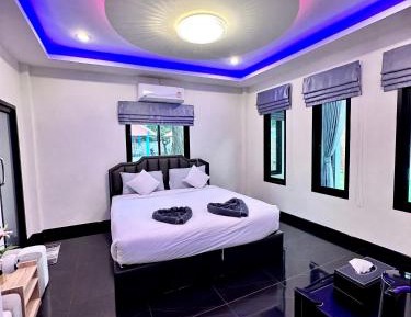 Queen Room with Garden View