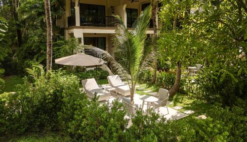 Deluxe Garden Pavilion King Room (Lower Floor) - Free Airport Shuttle