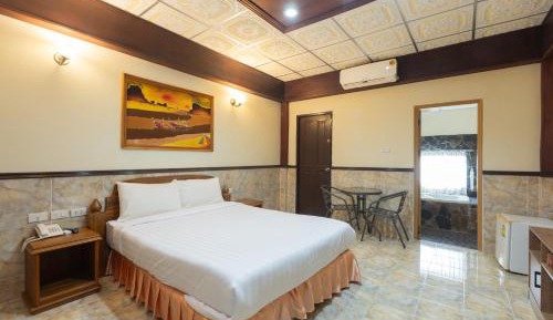Standard Queen Room