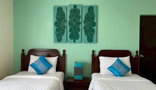 Premier Twin Bed with River View