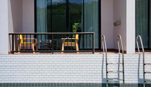 Deluxe with Pool Access 