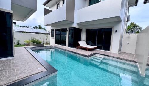 Villa with Garden View
