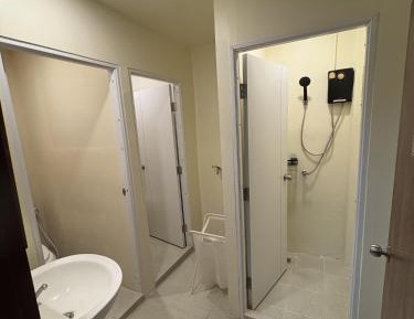 Single Bed in Male Dormitory Room with Shared Bathroom