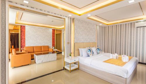 Suite with Pool View