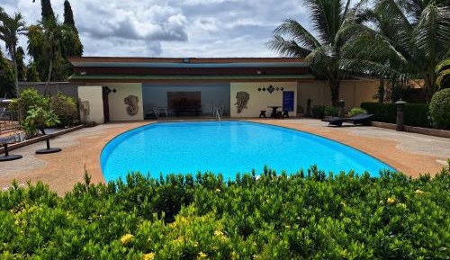 One-Bedroom Apartment with Pool View