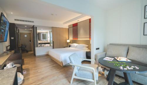 1 King Bed Pet Friendly Deluxe