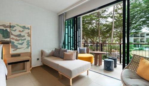 Two-Bedroom Suite with Two Double Beds and One King Bed