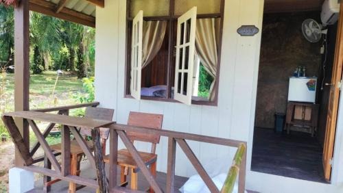 Bungalow - Water Front 