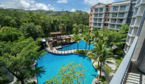 Apartment with Pool View 
