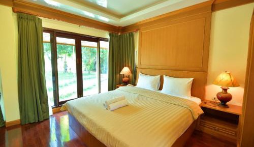 Standard Double Room with Garden View
