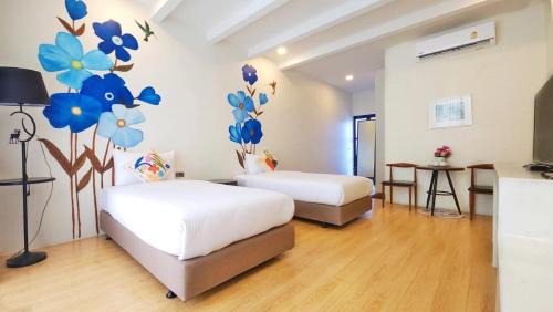 Twin Room with Pool View
