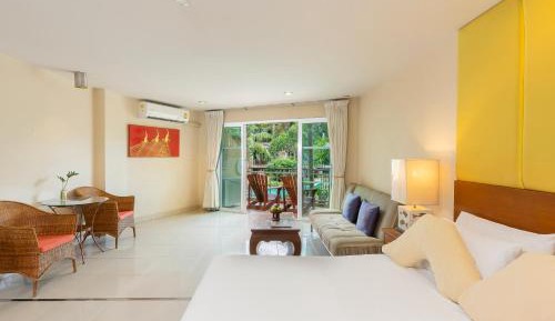 Deluxe Double Room with Pool Access - Pets Friendly