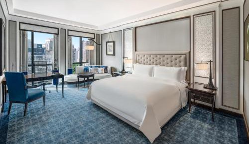 Royal Room, 1 King, City view