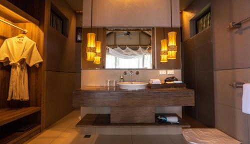 Deluxe Beachfront Villa