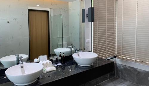 Beachfront Honeymoon Premier