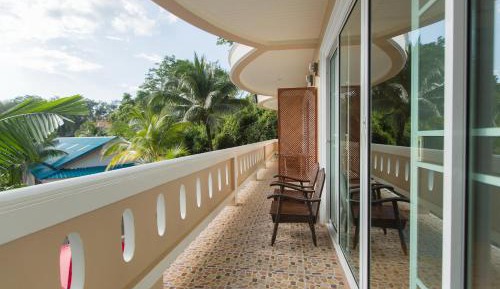 Deluxe Two-Bedroom Apartment