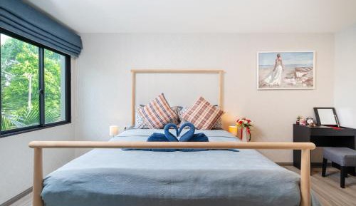 One-Bedroom Apartment with Balcony
