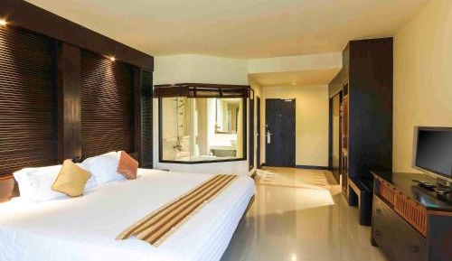 Superior King Room with Pool Side