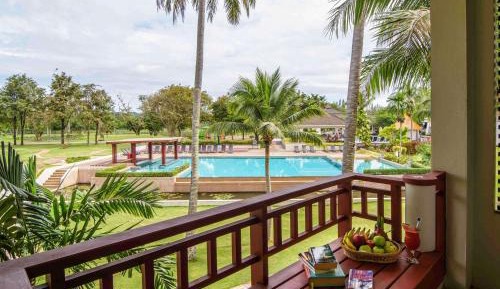 Superior Twin Room with Pool Side