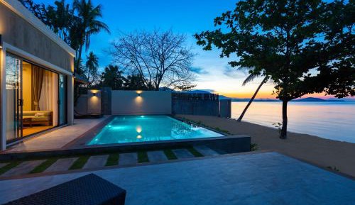 2 Bedrooms Beachfront Pool Villa
