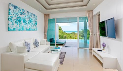 Deluxe Partial Seaview Pool Suite 