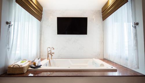 Royal Suite with Jacuzzi