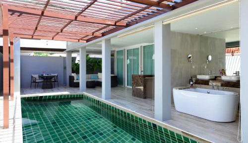 Private Pool Suite