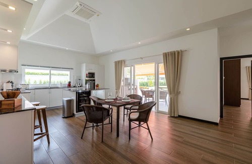 Hua Hin Villa | Modern 4 BR Pool & Tropical Garden MS-30
