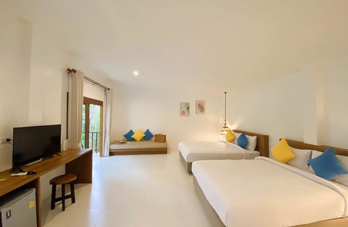 Sichon Hotel | Issara Beach Resort Beachfront Zone