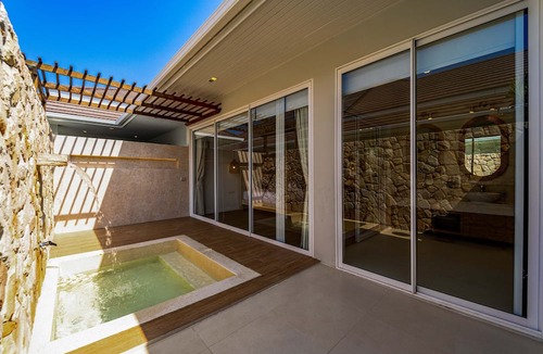 Hua Hin Villa | Luxury 7 Bedroom Pool Villa - WL67