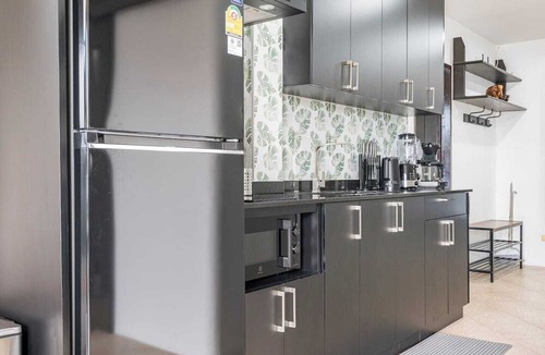 Kamala House | Stylishly 2 BR Suite with Balcony - Kamala