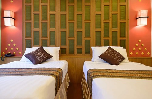Ratchaprasong Hotel | Golden House BTS Chidlom Bangkok