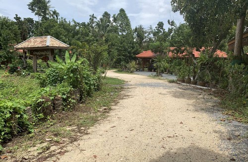 Lan Saka Hotel | Talaungjit Resort & Garden