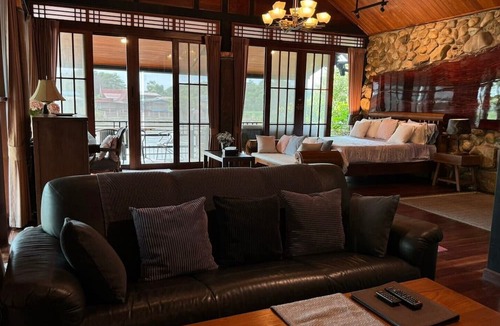 Ayutthaya Hotel | Cattani's Riverside Home