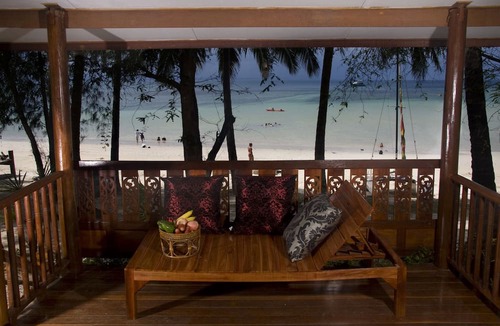 Bang Saphan Noi Hotel | Koh Talu Island Resort