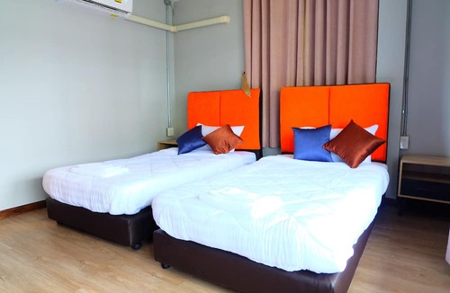 Nakhon Si Thammarat Hostel | Full Moon' House - Hostel