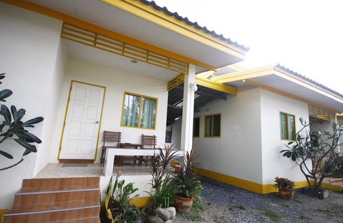 Khanom Hotel | Baan Chomlay Resort