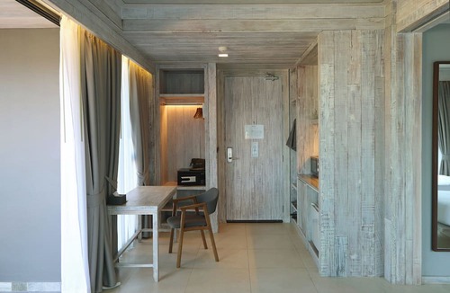 Nanai Road Hotel | Dinso Resort & Villas Phuket, Vignette Collection by IHG