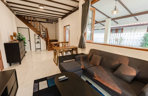 Hin Lek Fai Hotel | 60s Town