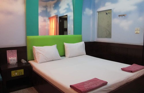 Tha Thaewawong Hotel | Picnic Sriracha Hotel