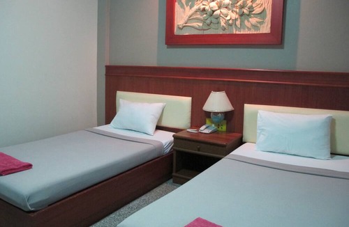 Tha Thaewawong Hotel | Picnic Sriracha Hotel
