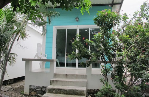 Ko Sichang Hotel | Charlie's Bungalow