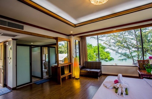 Bang Saphan Hotel | The Uncle Beach Resort