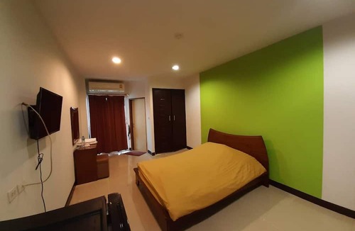 Phan Thong Hotel | Thanarom Place