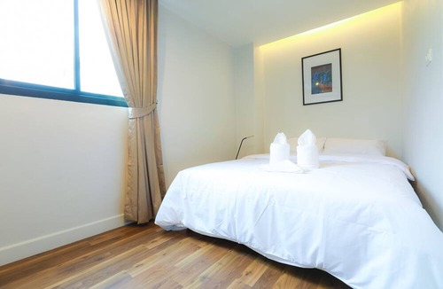 Maha Phruttharam Hotel | Metro Hotel
