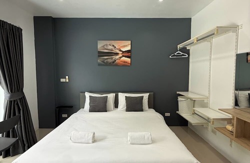 Chalong Hotel | Big Buddha Hillside Hotel