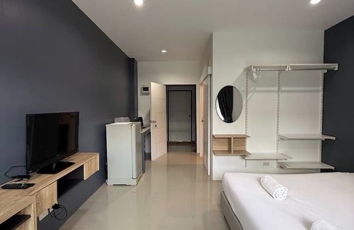 Chalong Hotel | Big Buddha Hillside Hotel