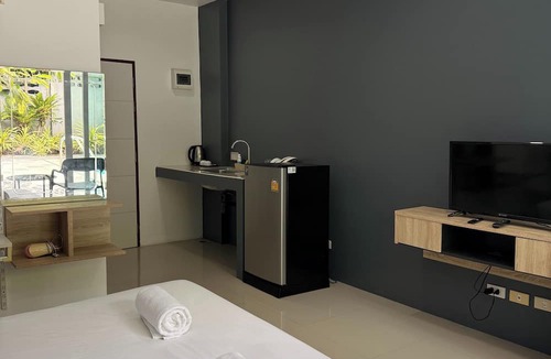 Chalong Hotel | Big Buddha Hillside Hotel