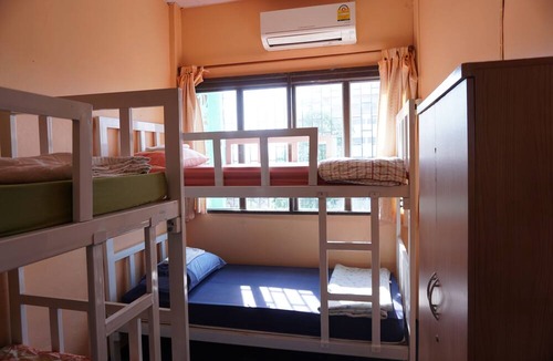 Wat Sam Phraya Hostel | OYO 730 Meedee Hostel