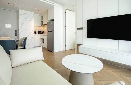 Choeng Thale Apartment | Unit 2303 Beachfront Pool-facing + Sea View